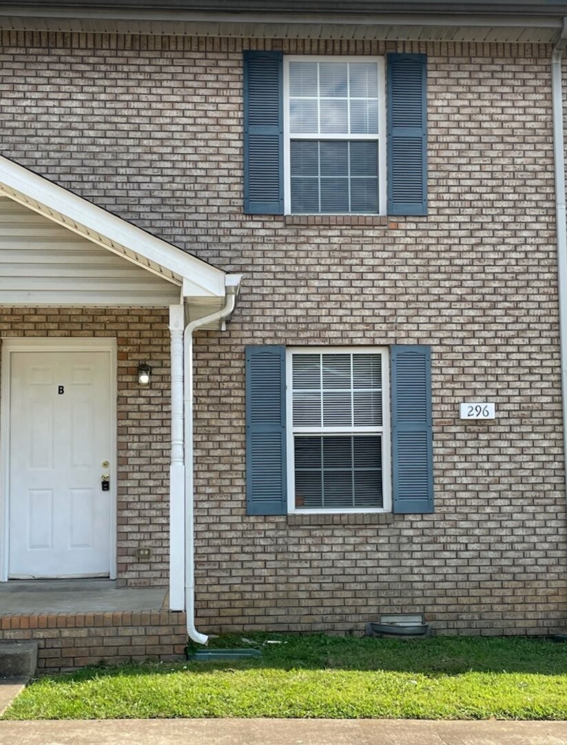 296 Raleigh Drive, Unit B Clarksville, TN 37043 - Photo 2 of 18