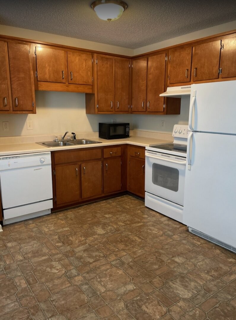 296 Raleigh Drive, Unit B Clarksville, TN 37043 - Photo 3 of 18