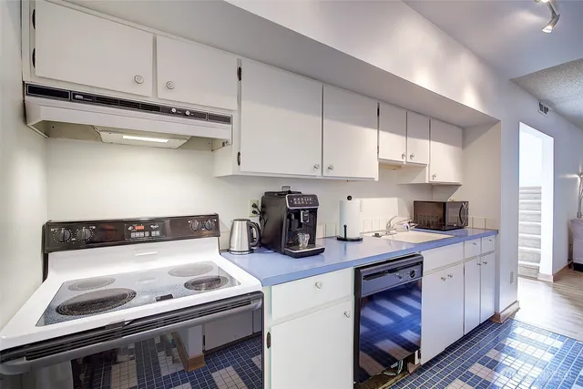 $885,000 | 15117 122nd Court Northeast, Kirkland, WA 98034