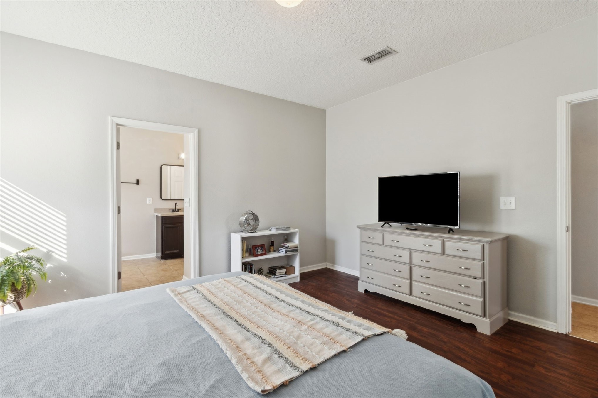 95029 Lavender Lane Fernandina Beach, FL 32034 - Photo 27 of 64 a bedroom with a bed and a television