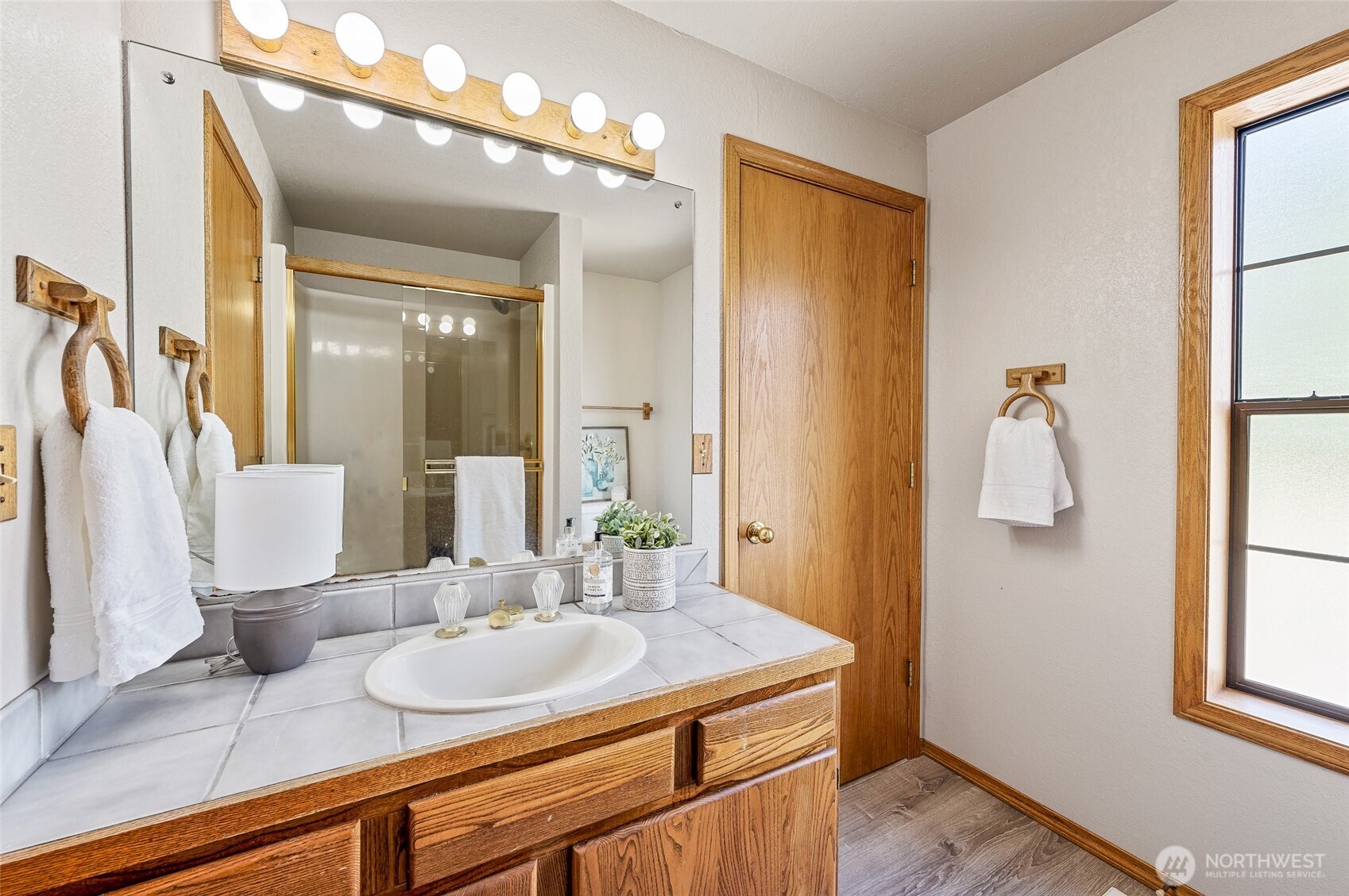 9656 North Road Peshastin, WA 98847 - Photo 24 of 40 a bathroom with a sink and a mirror