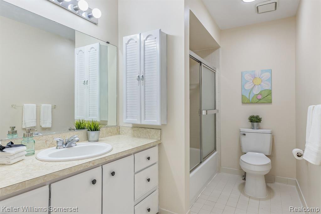 524 Tennyson Rochester Hills, MI 48307 - Photo 12 of 25