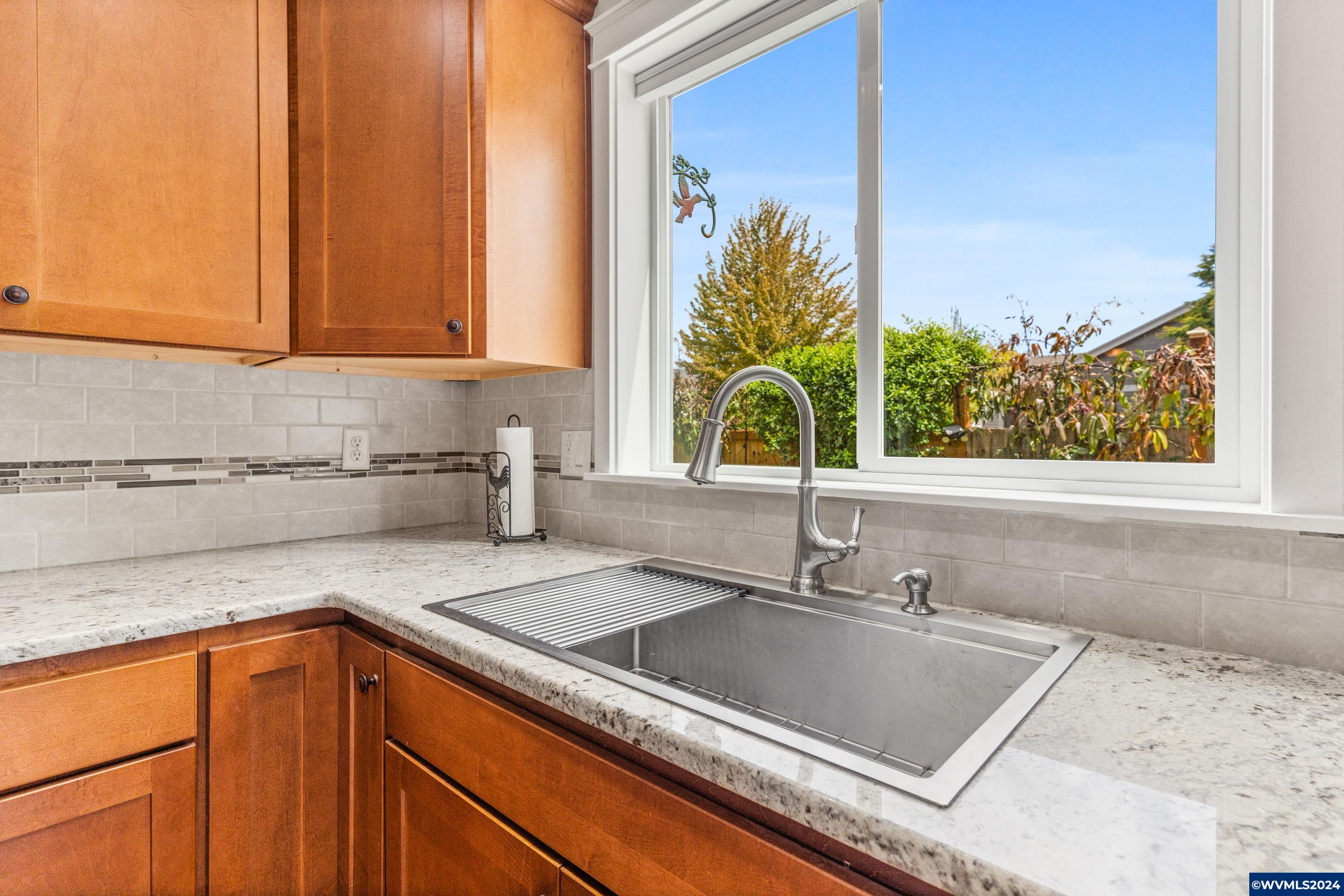 305 Northwest Reed Lane Dallas, OR 97338 - Photo 16 of 35