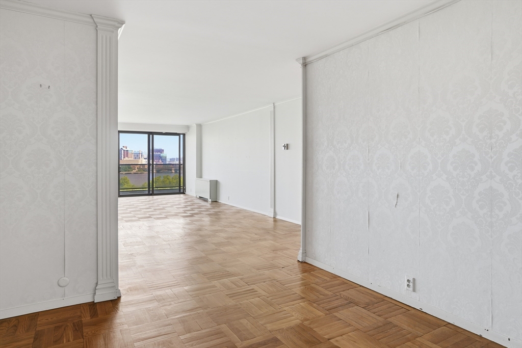 180 Beacon Street, Unit 8DE Boston, MA 02116 - Photo 9 of 31