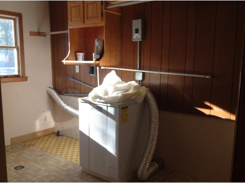 357 Cedar Grove Road Johnson City, TN 37601 - Photo 25 of 30 Laundry room