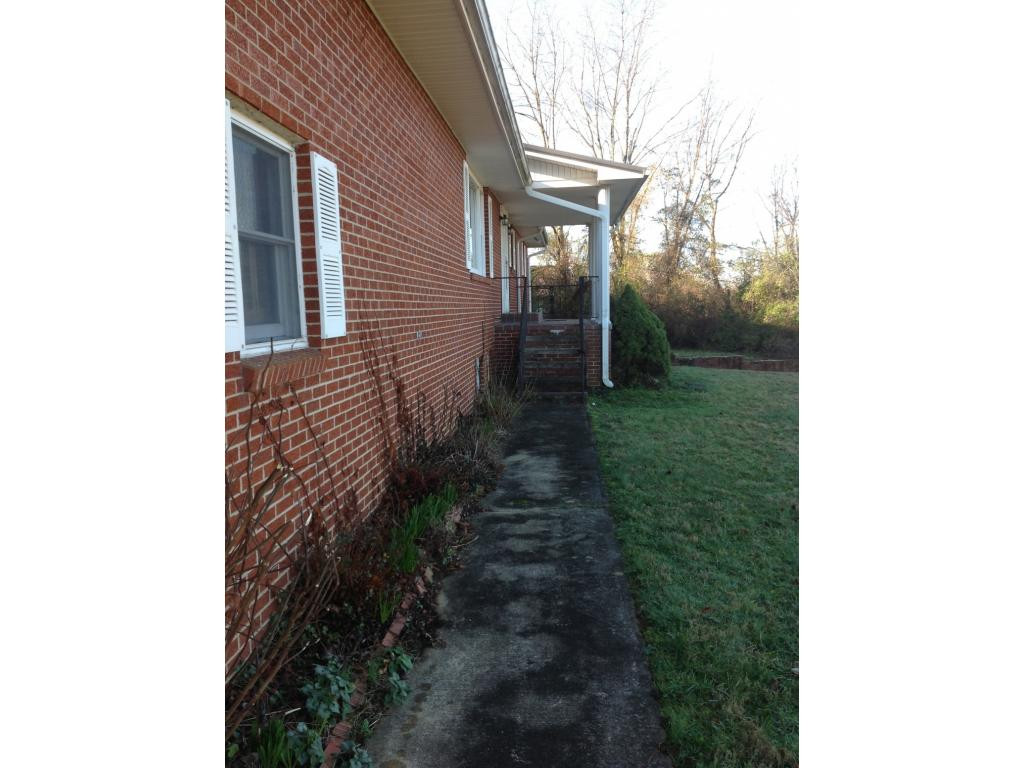 357 Cedar Grove Road Johnson City, TN 37601 - Photo 4 of 30 To front door