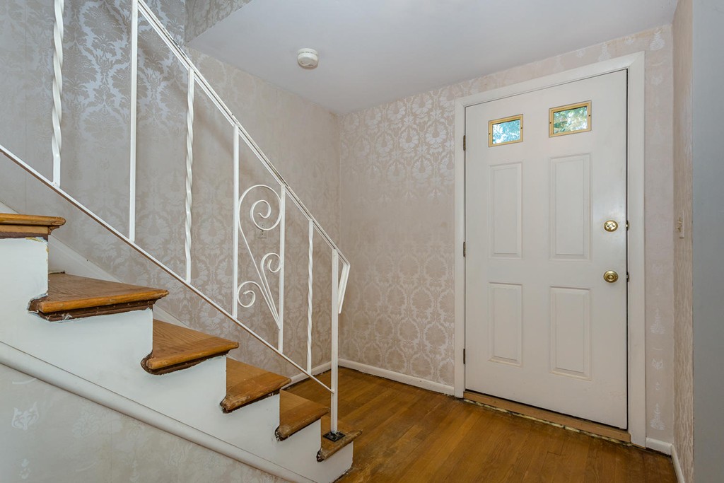 40 Larson Road Stoughton, MA 02072 - Photo 3 of 19 Gallery Image 3
