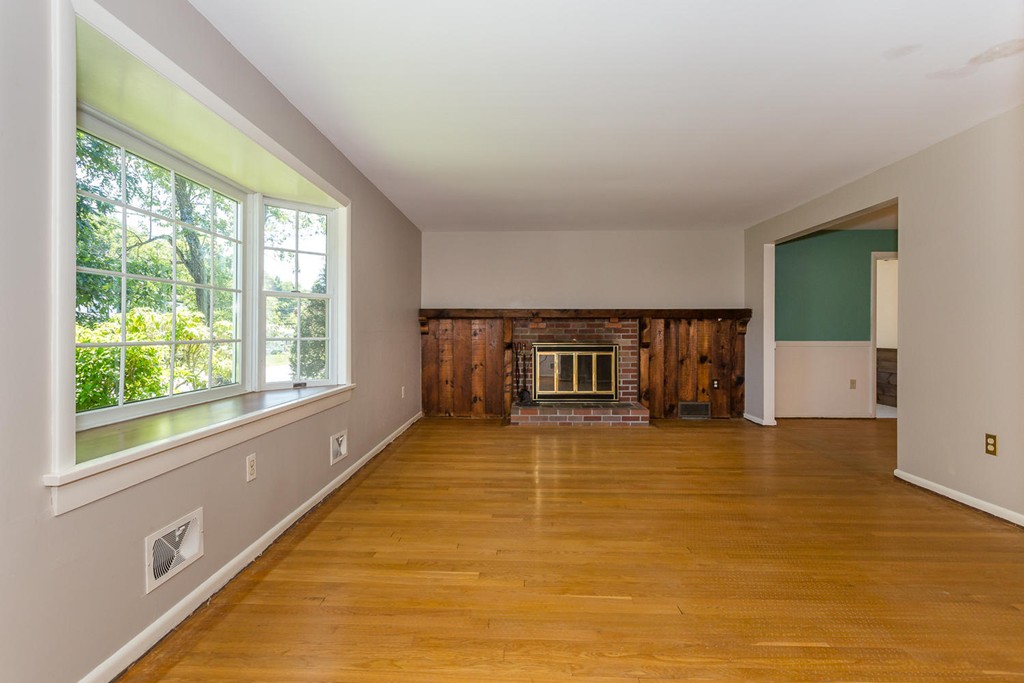 40 Larson Road Stoughton, MA 02072 - Photo 4 of 19 Gallery Image 4