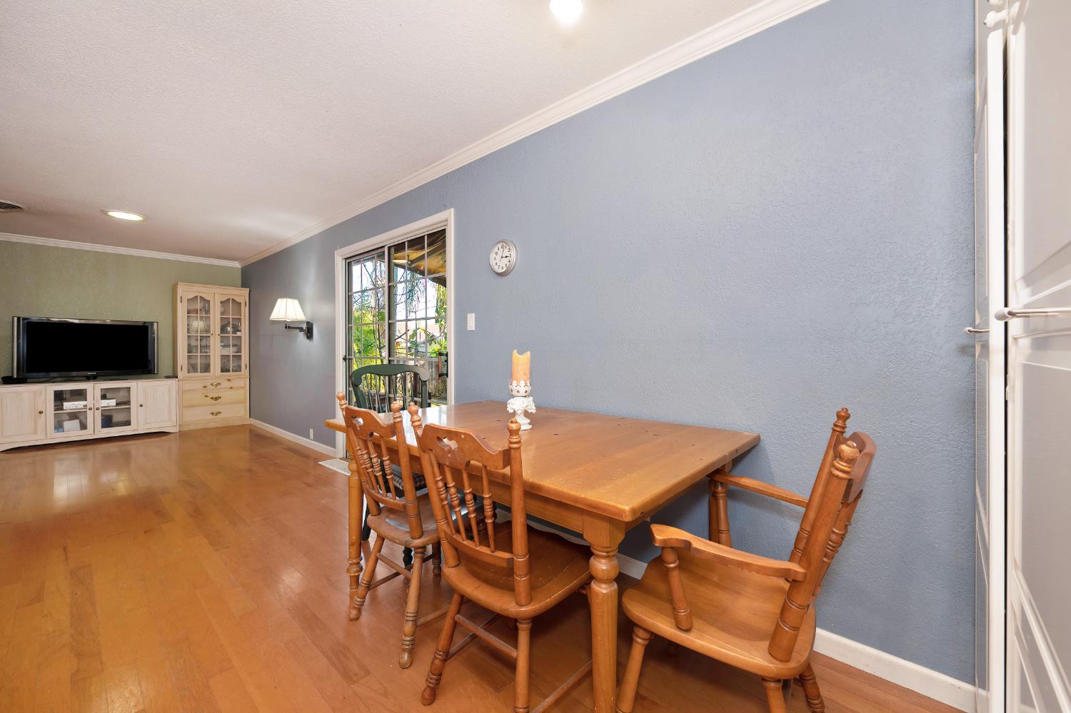 6430 Sandstone Street Carmichael, CA 95608 - Photo 14 of 39 a view of a dining room with furniture and window
