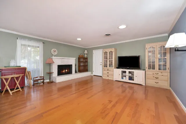 a view of livingroom with hardwood