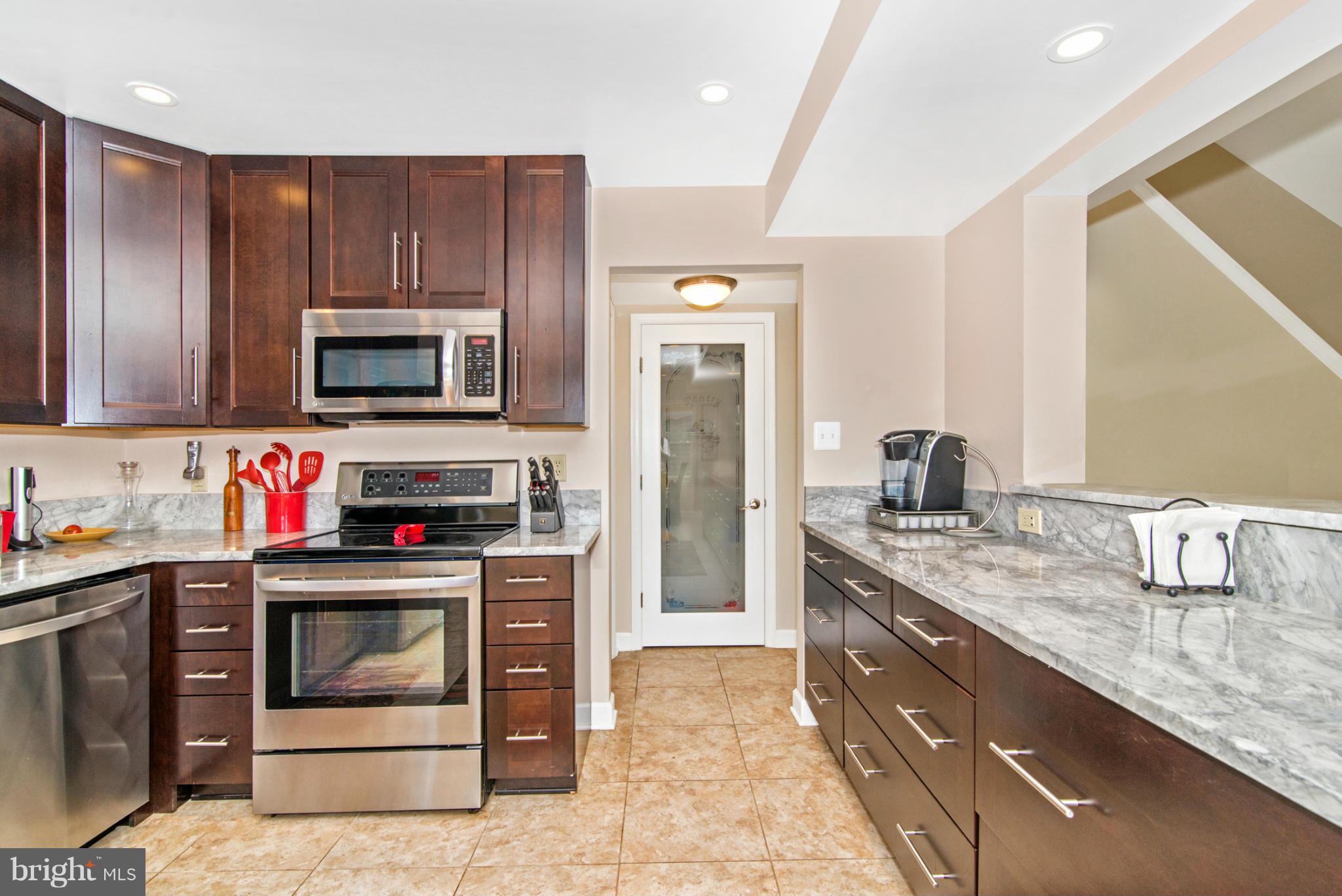6641 East Lakeridge Road New Market, MD 21774 - Photo 10 of 30 Kitchen