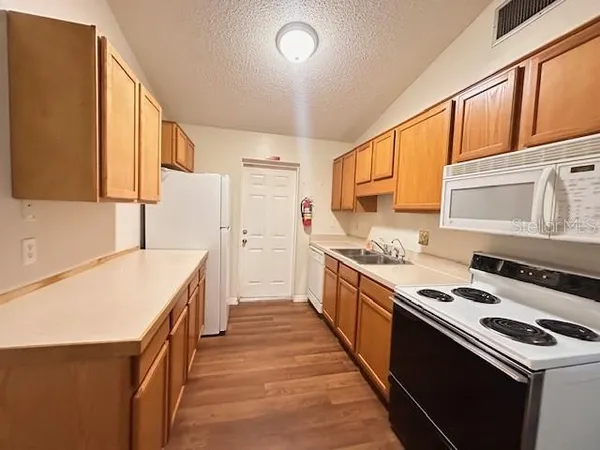$1,400 | 542 East Caroline Street, Tavares, FL 32778