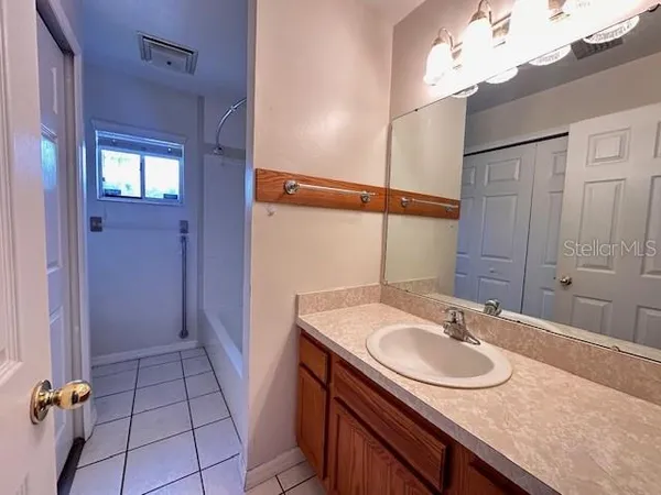 $1,400 | 542 East Caroline Street, Tavares, FL 32778