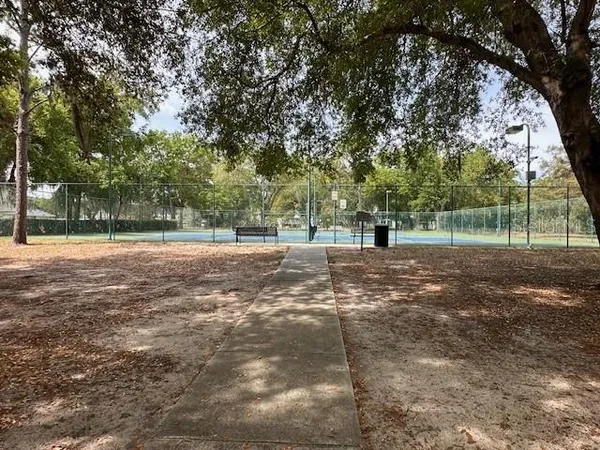 $1,400 | 542 East Caroline Street, Tavares, FL 32778
