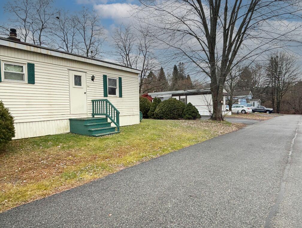 1007 Sabattus Street Lewiston, ME 04240 - Photo 5 of 9 5