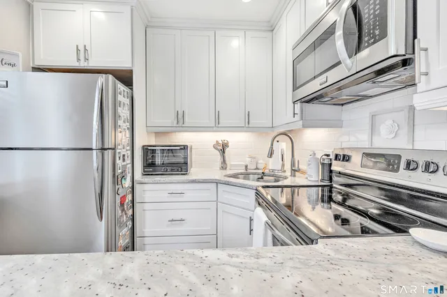 $369,900 | 100 10 Coat Lane, Unit 1A, Shelton, CT 06484