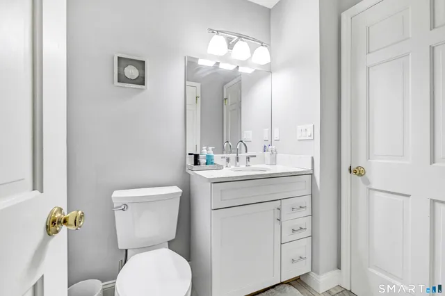 $369,900 | 100 10 Coat Lane, Unit 1A, Shelton, CT 06484