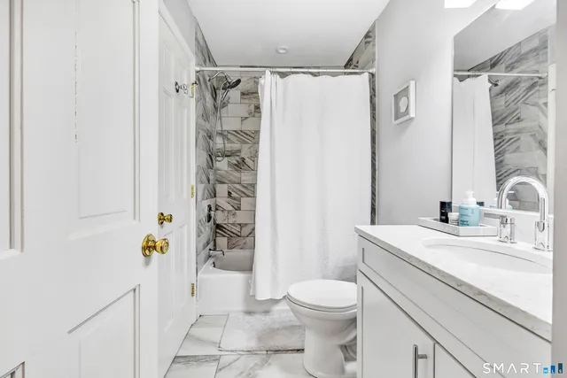 $369,900 | 100 10 Coat Lane, Unit 1A, Shelton, CT 06484