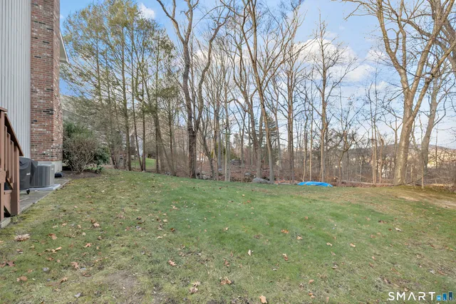 $369,900 | 100 10 Coat Lane, Unit 1A, Shelton, CT 06484