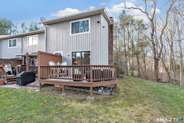 $369,900 | 100 10 Coat Lane, Unit 1A, Shelton, CT 06484