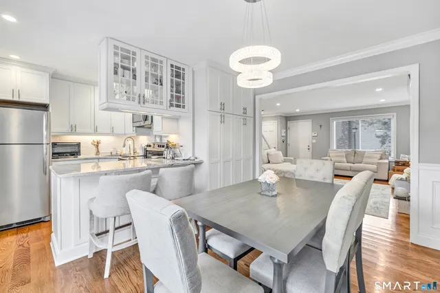 $369,900 | 100 10 Coat Lane, Unit 1A, Shelton, CT 06484