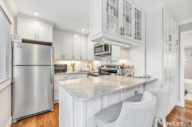 $369,900 | 100 10 Coat Lane, Unit 1A, Shelton, CT 06484