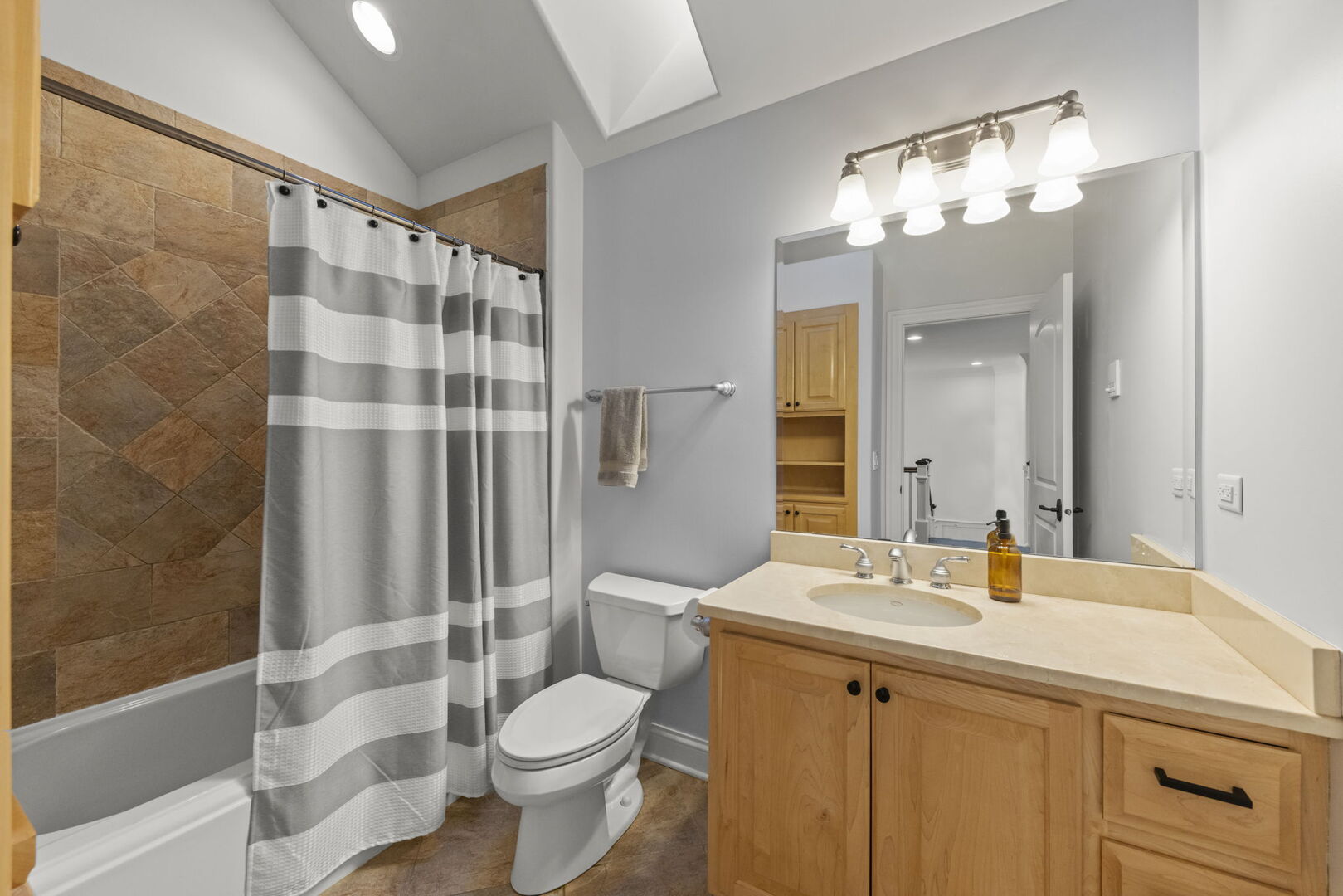 1723 Driving Park Road Wheaton, IL 60187 - Photo 24 of 43 Gallery Image 24