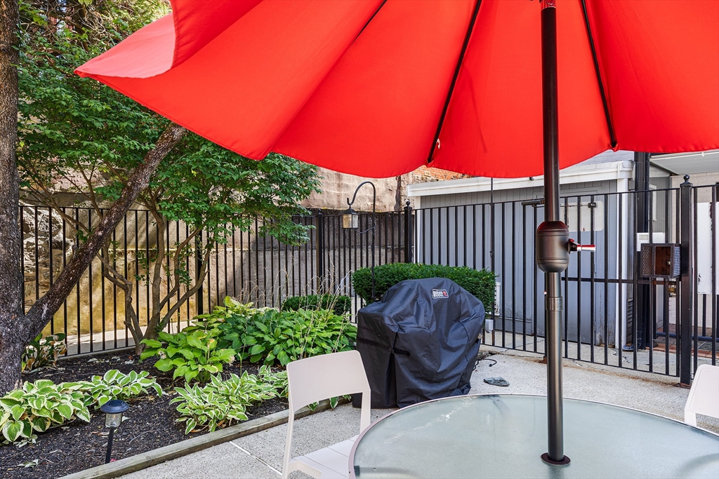 4 Commonwealth Court, Unit 20 Boston, MA 02135 - Photo 19 of 22 a house view with a garden space
