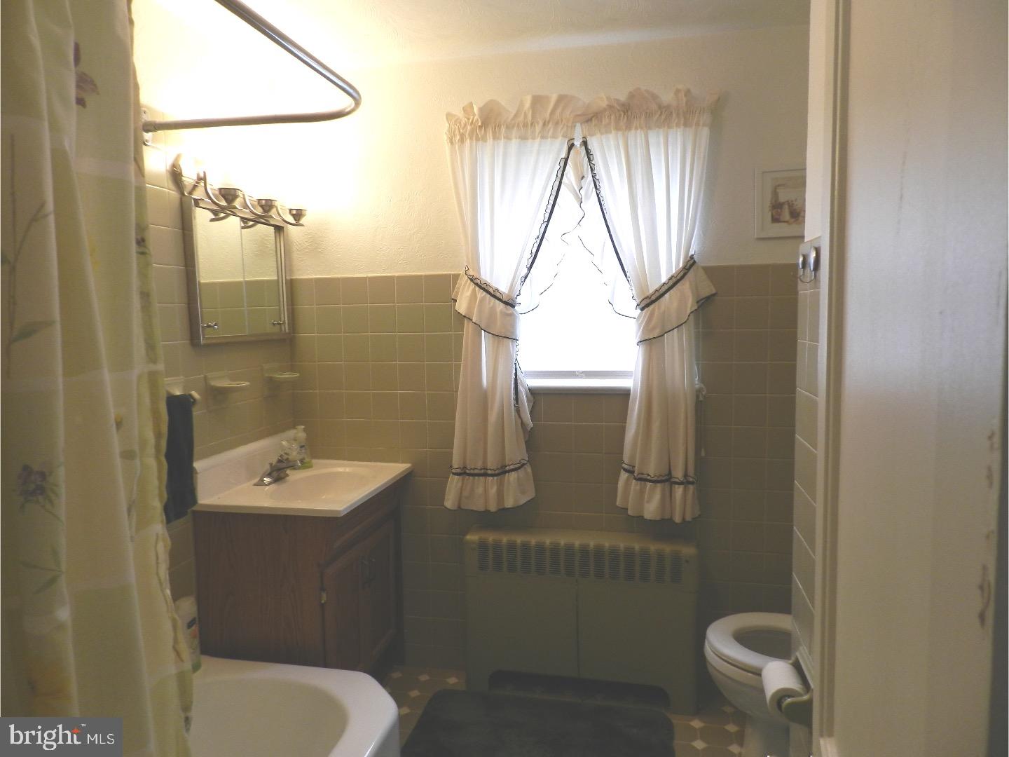 8 Orchard Road Perkasie, PA 18944 - Photo 17 of 22 Bathroom