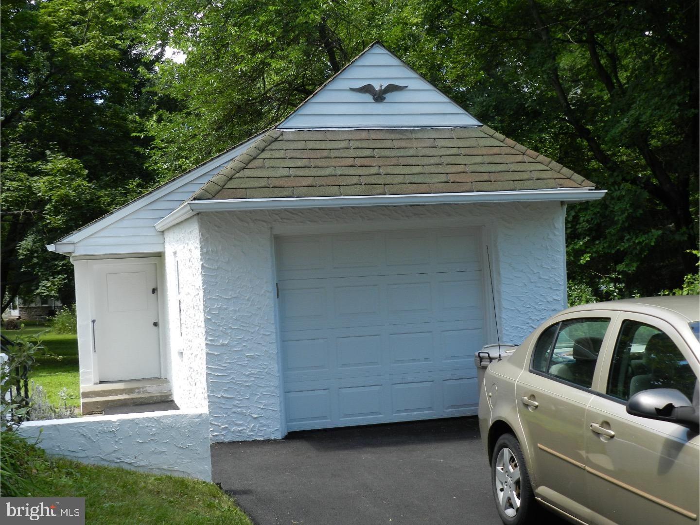 8 Orchard Road Perkasie, PA 18944 - Photo 3 of 22 Garage