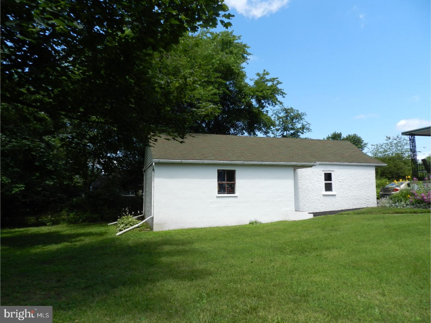 8 Orchard Road Perkasie, PA 18944 - Photo 6 of 22 Garage