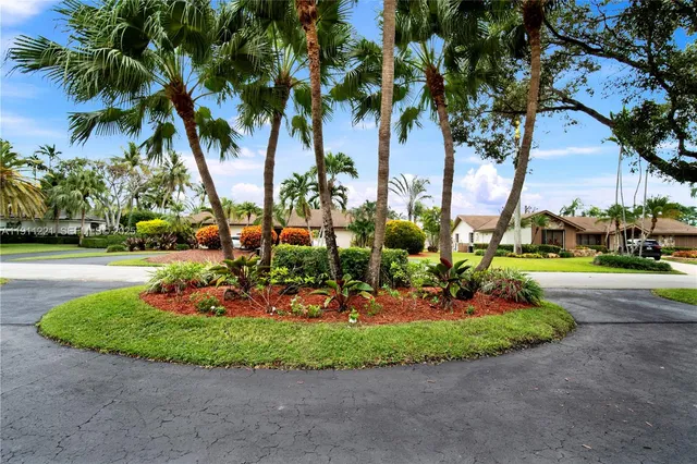 $1,295,000 | 13620 Southwest 104th Avenue, Miami, FL 33176