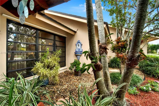 $1,295,000 | 13620 Southwest 104th Avenue, Miami, FL 33176