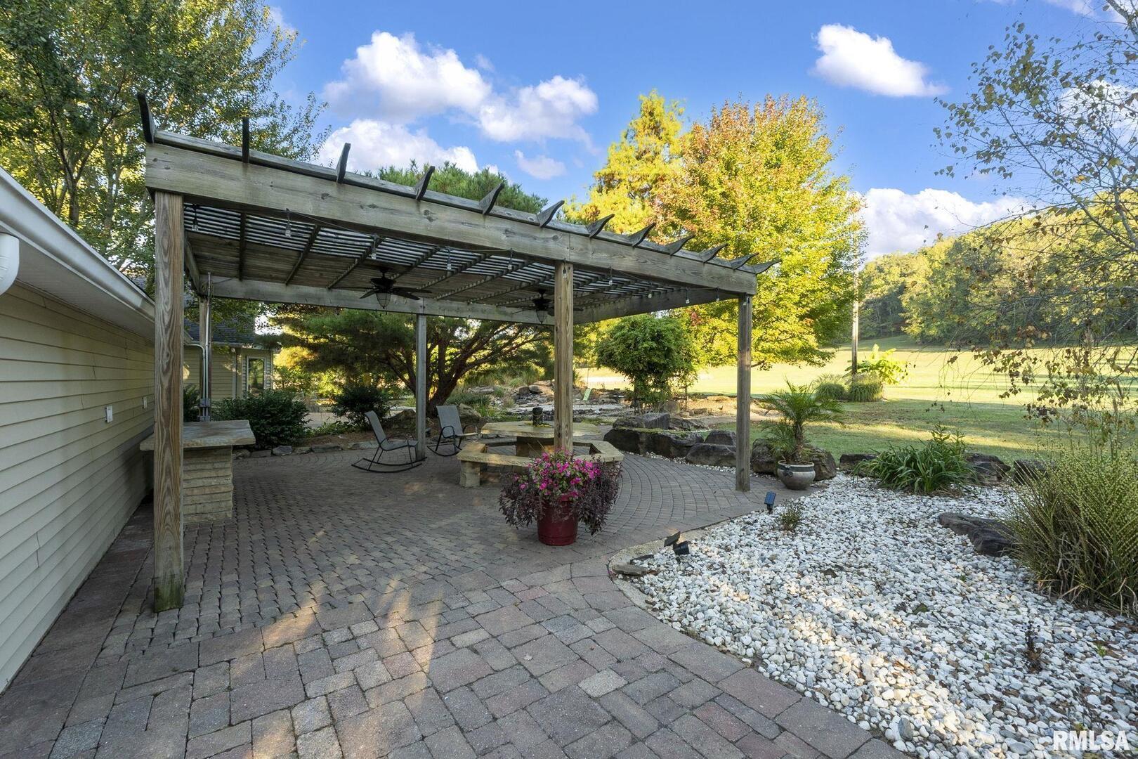 1810 Berryville Road Jonesboro, IL 62952 - Photo 13 of 60 a view of a patio