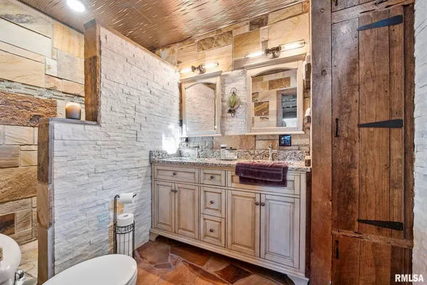 $475,000 | 1810 Berryville Road, Jonesboro, IL 62952