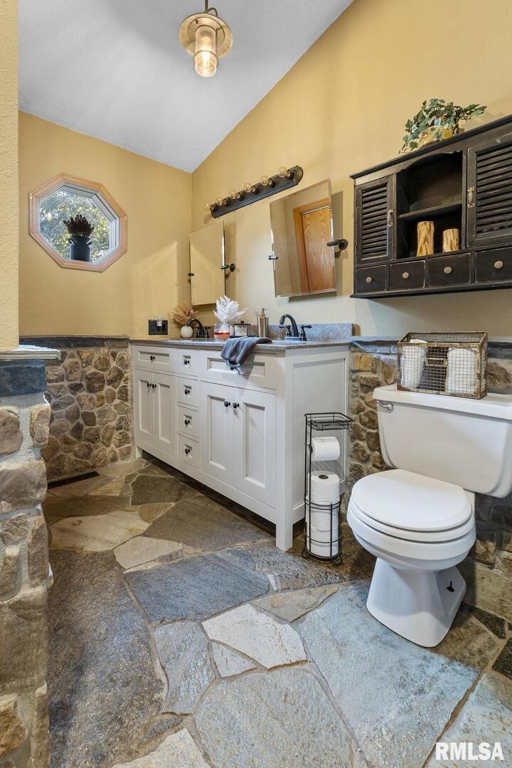 1810 Berryville Road Jonesboro, IL 62952 - Photo 34 of 60 a bathroom with a toilet a sink and a mirror