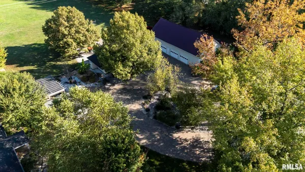 $475,000 | 1810 Berryville Road, Jonesboro, IL 62952