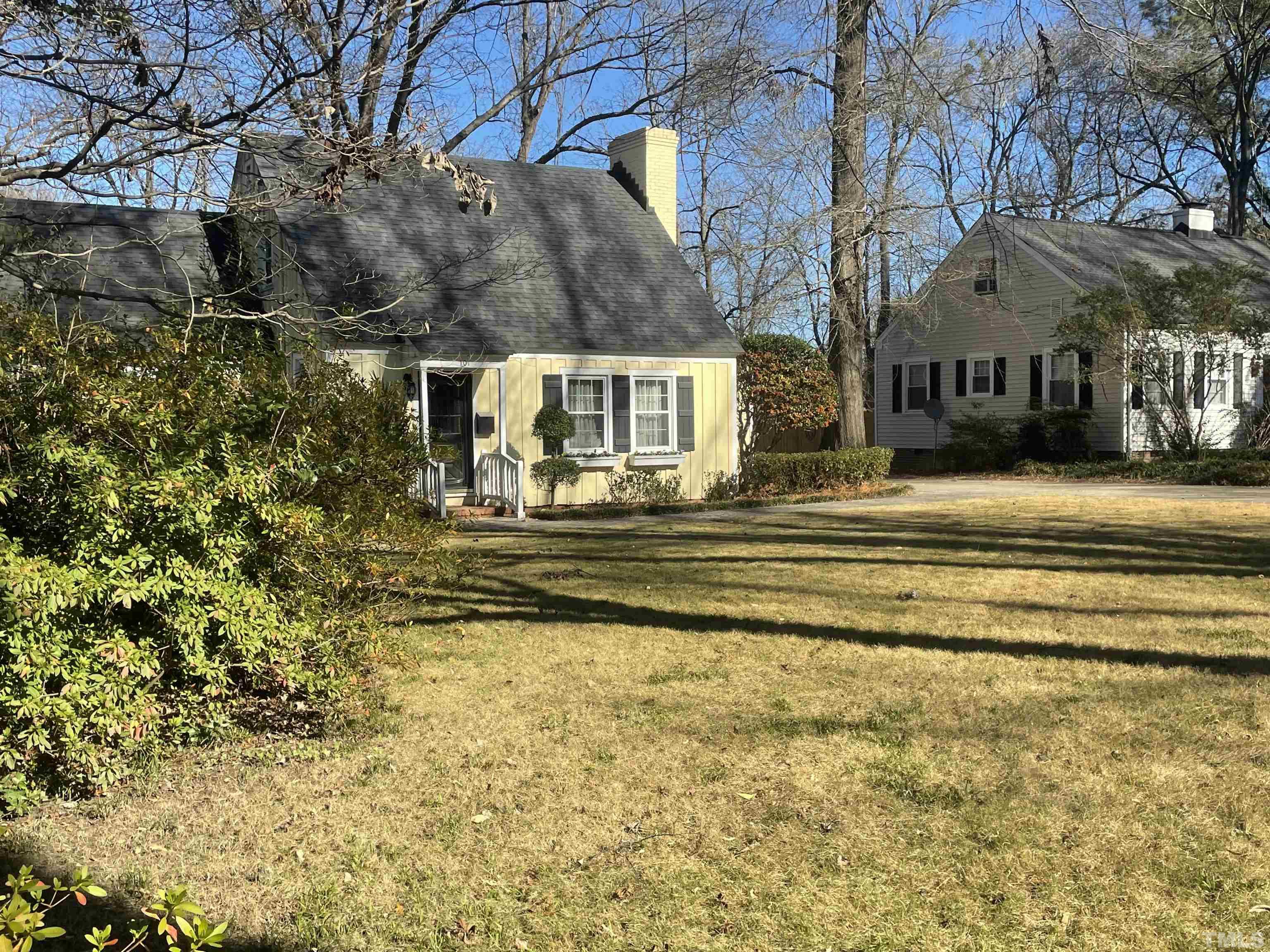 101 East Riverside Drive Smithfield, NC 27577 - Photo 3 of 38 a front view of a house with a garden