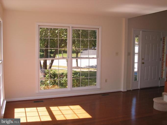 8016 Craddock Road Greenbelt, MD 20770 - Photo 27 of 30 Living Room #3