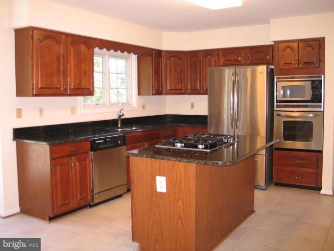 8016 Craddock Road Greenbelt, MD 20770 - Photo 8 of 30 Kitchen