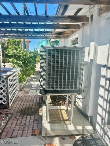 $687,500 | 11860 Island Avenue, Matlacha, FL 33993