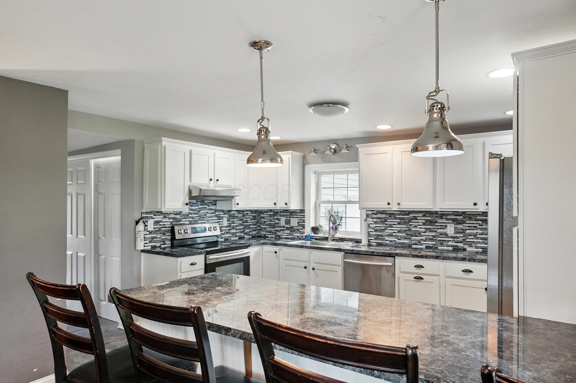 9820 Heimberger Road Northwest Baltimore, OH 43105 - Photo 11 of 81 Eat-In Kitchen - 9820 Heimberger Road NW, Baltimore, OH 43105