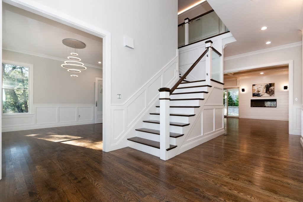 21 Sturbridge Road Wellesley, MA 02481 - Photo 2 of 40