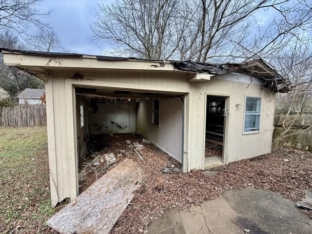 $67,000 | 460 Fox Valley Drive, Memphis, TN 38127