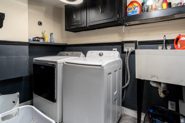 100 Third North Helper, UT 84526 - Photo 30 of 30 Dedicated laundry area featuring a utility sink, black wall cabinetry, and a black wall shelf