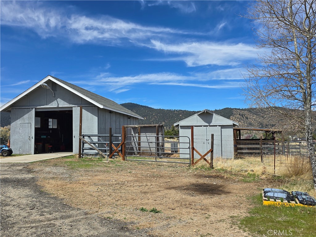1014 Dusty Road Frazier Park, CA 93225 - Photo 14 of 40 a front view of a house with a yard