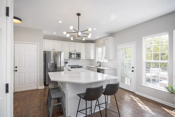 $3,300 | 808 Glenavon Court, Nashville, TN 37220