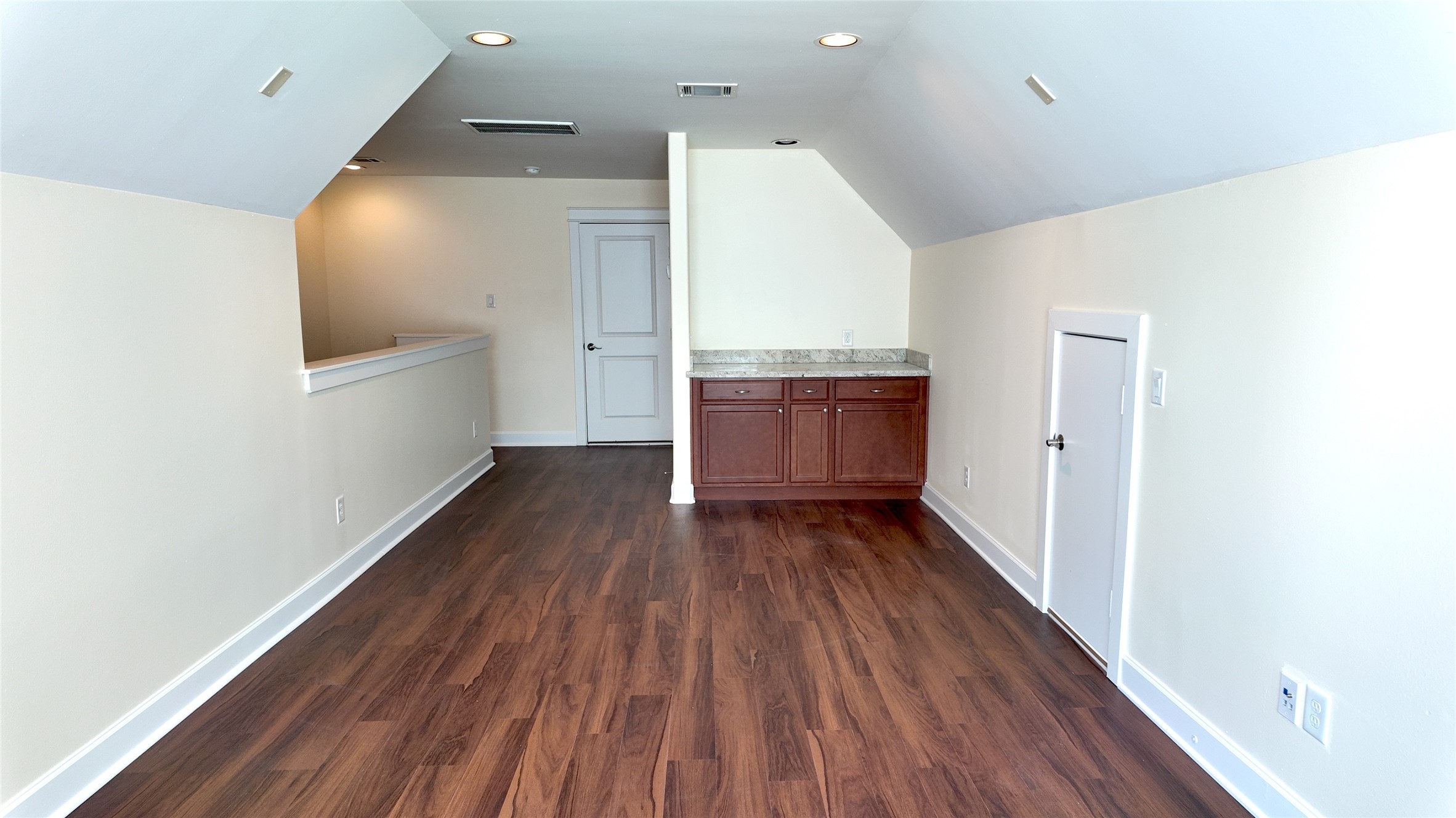 902 West 20th Street, Unit B Houston, TX 77008 - Photo 15 of 15 a view of gallery with wooden floor