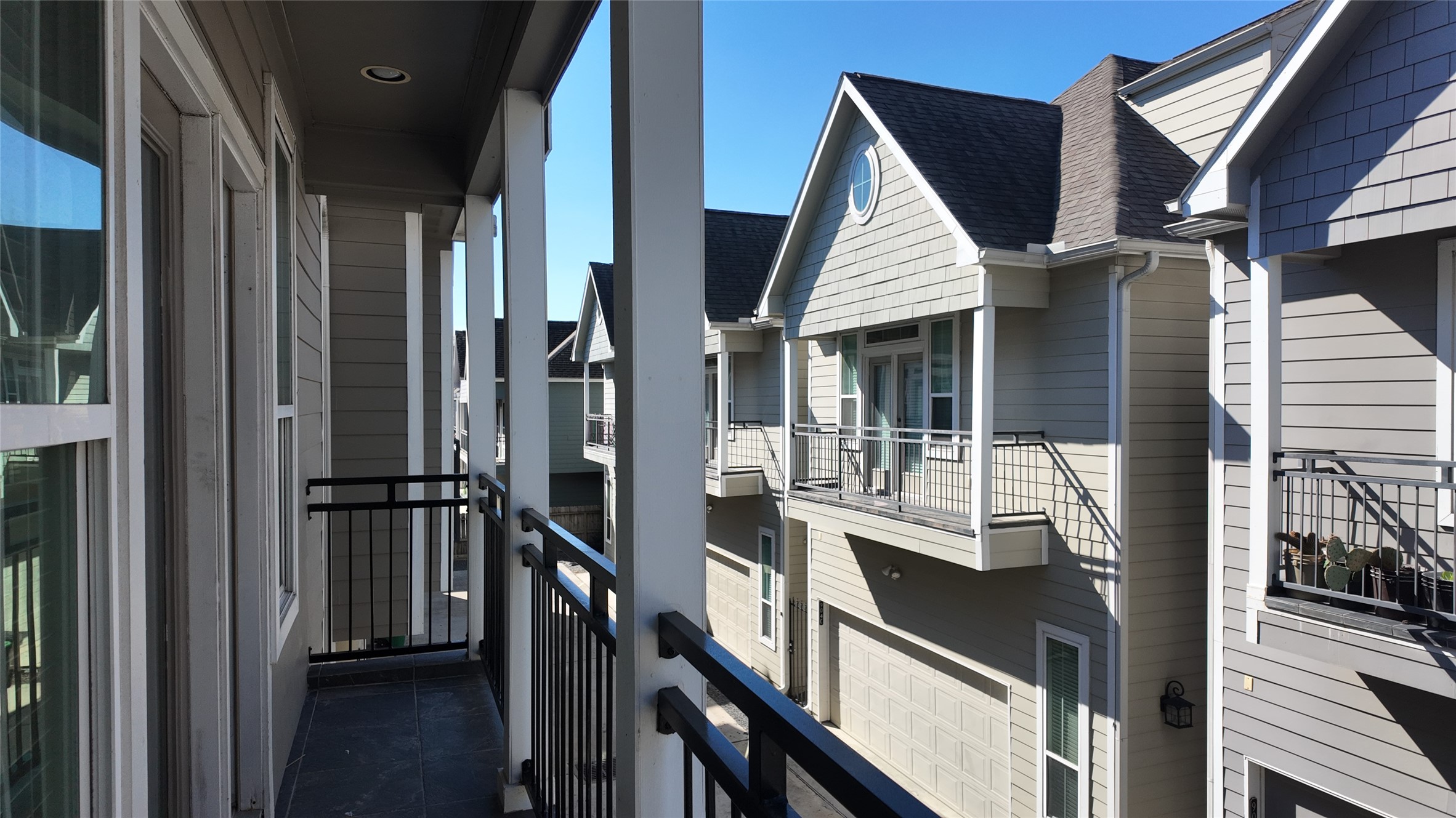 902 West 20th Street, Unit B Houston, TX 77008 - Photo 9 of 15 a view of balcony and deck