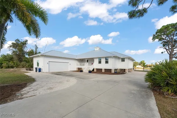 $1,075,000 | 11940 Oakland Drive, Bokeelia, FL 33922